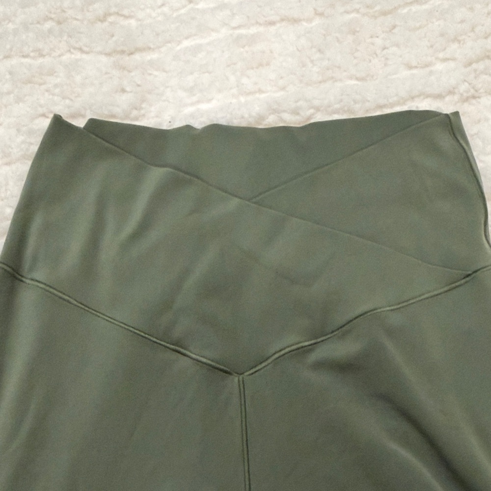 Sage green offline by aerie high waisted cross over leggings - Picture 3 of 4